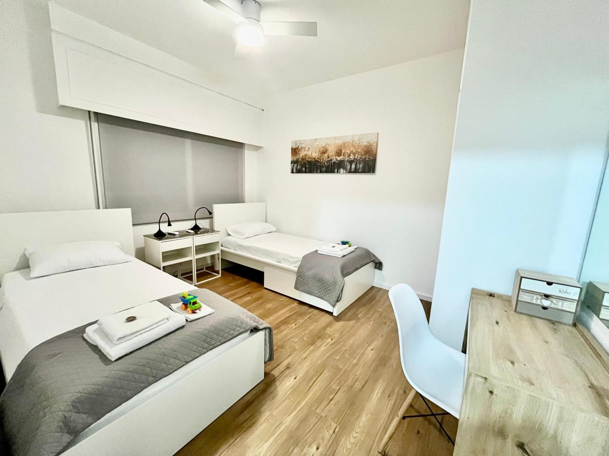 Modern Apartment Near Mckenzie Beach Larnaca Exterior photo